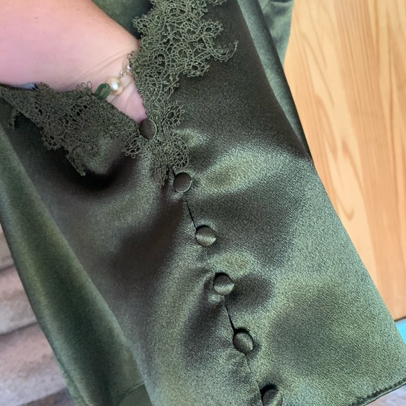 Gorgeous green tank top with lace button up back - Picture 8 of 11